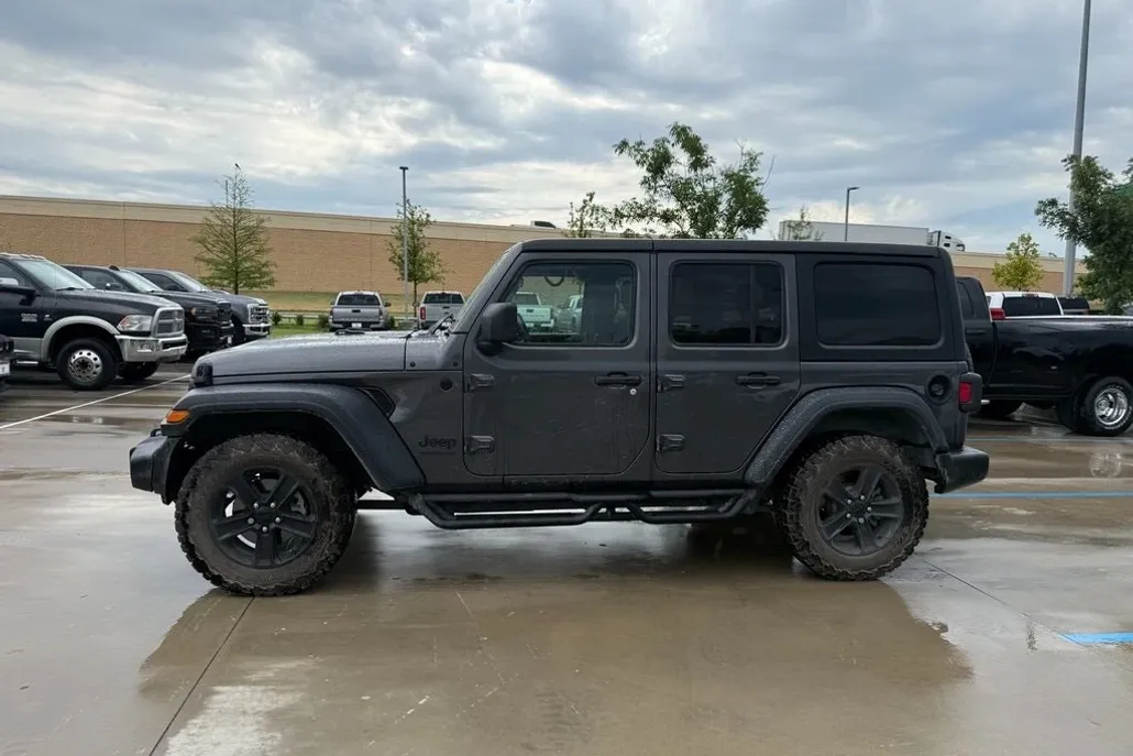 2022 Jeep Wrangler Unlimited Sport Altitude photo 1
