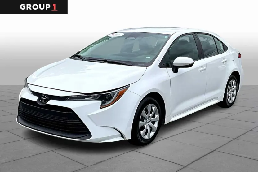2024 Toyota Corolla LE photo 1
