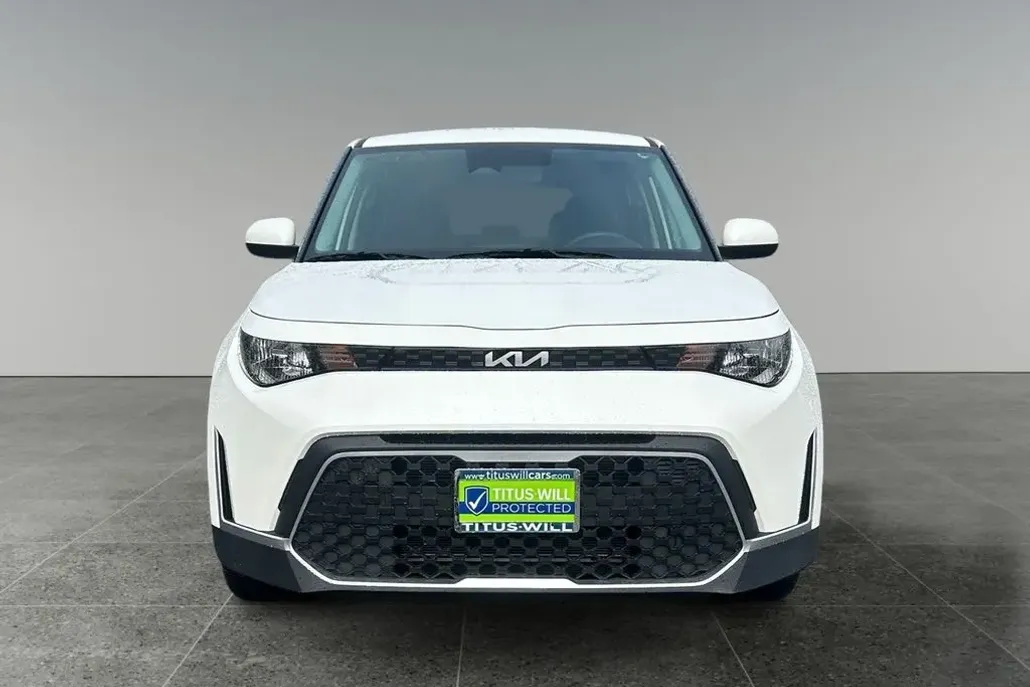 2024 Kia Soul LX photo 1