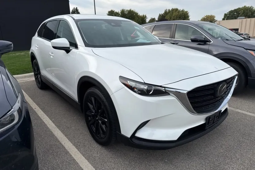 2023 Mazda CX-9 Touring photo 1