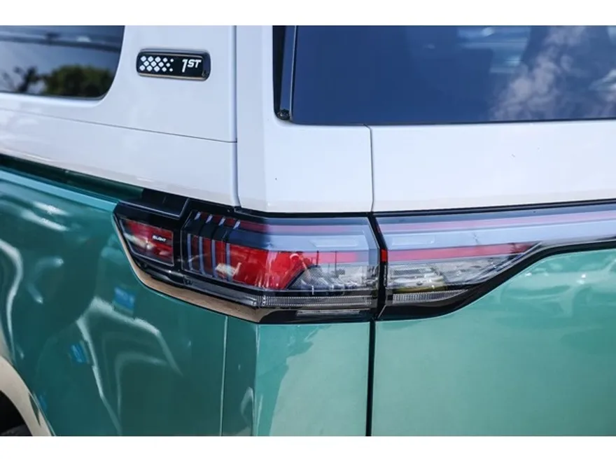 2025 Volkswagen ID. Buzz photo 1