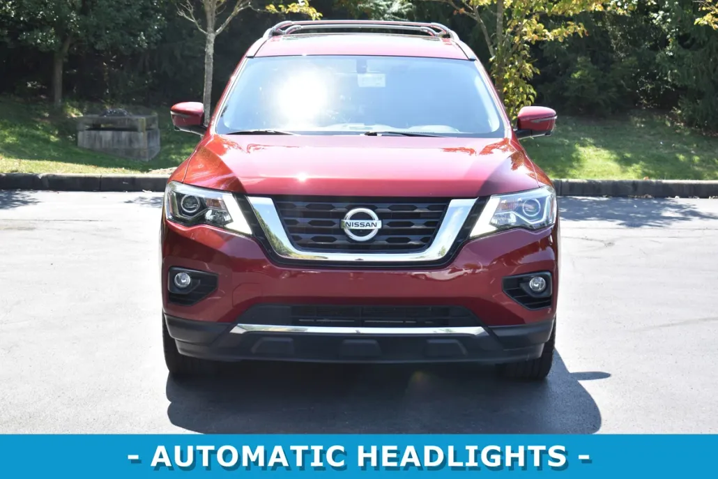 2020 Nissan Pathfinder Platinum photo 1