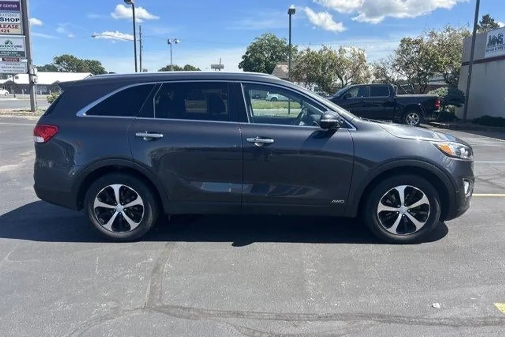 2017 Kia Sorento EX photo 1