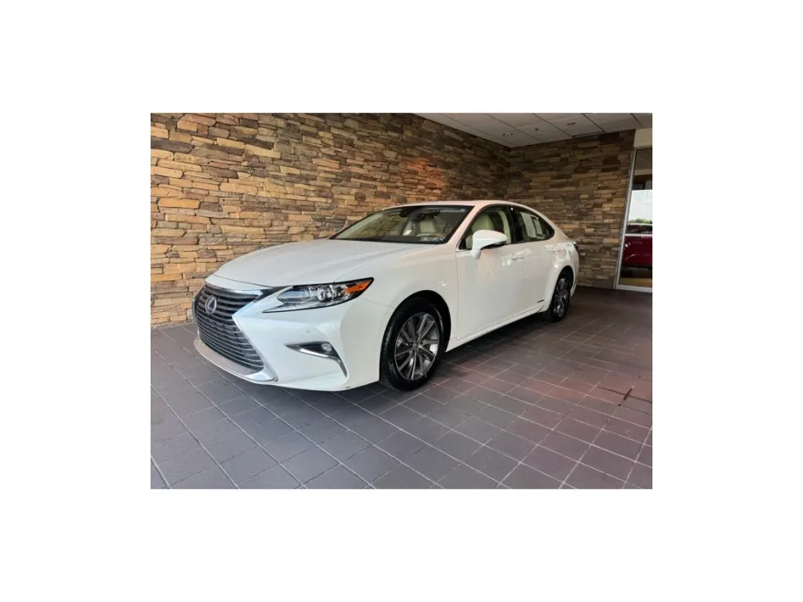 2017 Lexus ES 300h photo 1