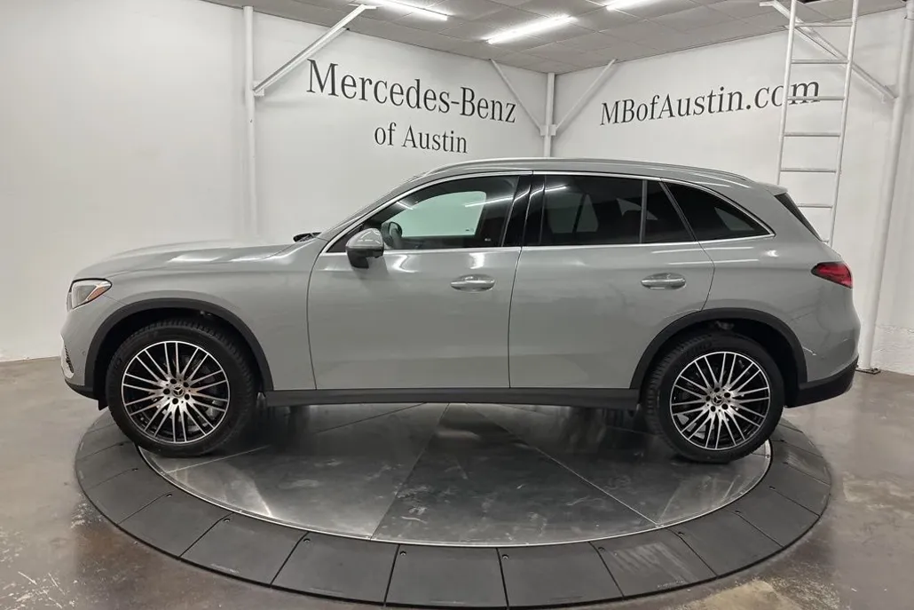 2026 Mercedes Benz GLC 300 photo 1