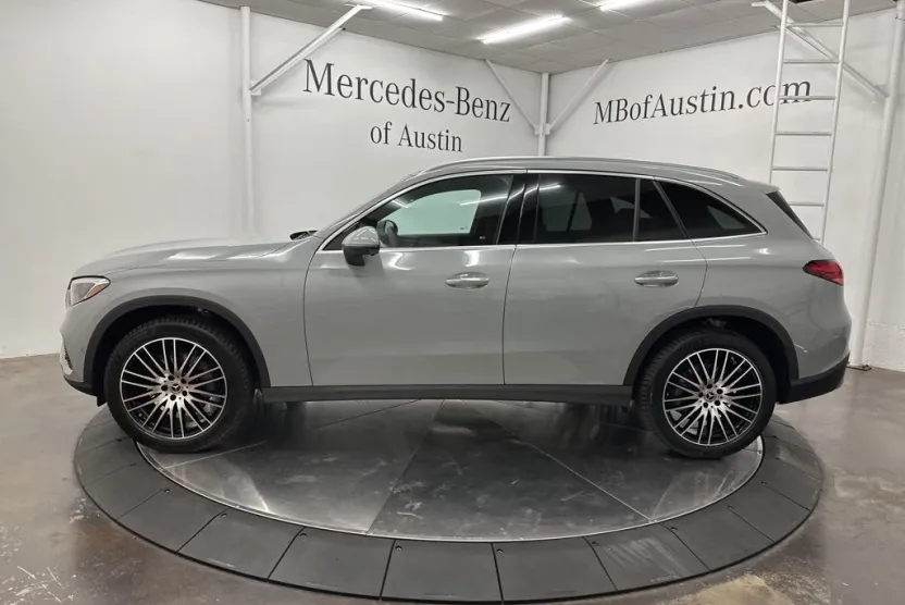 2026 Mercedes Benz GLC 300 photo 1