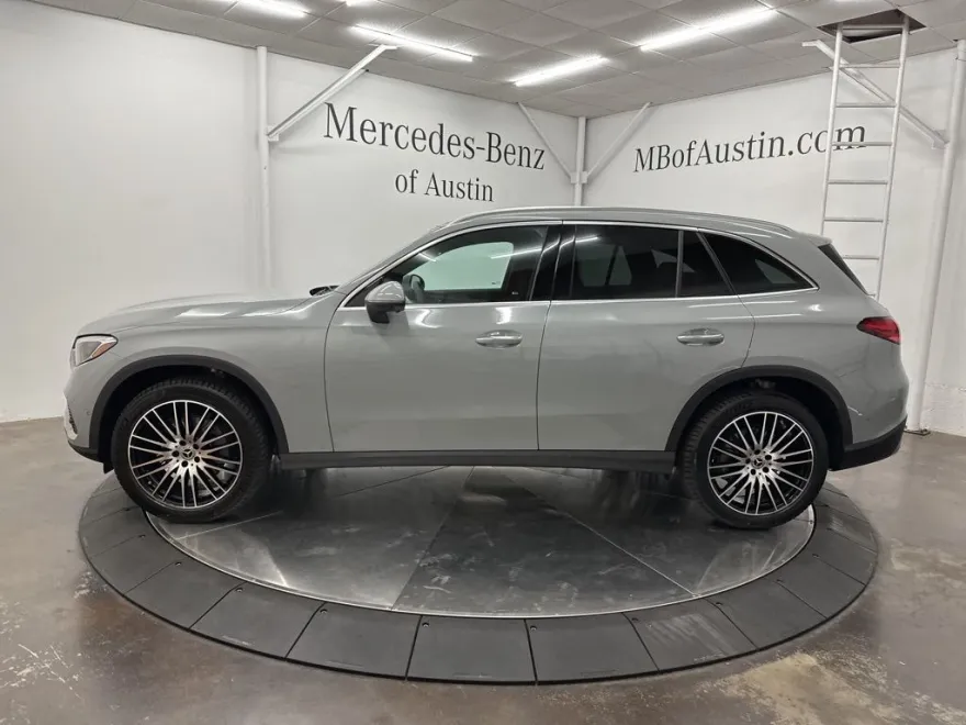 2026 Mercedes Benz GLC 300 photo 1