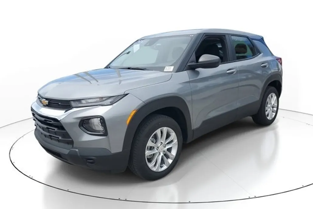 2023 Chevrolet Trailblazer LS photo 1