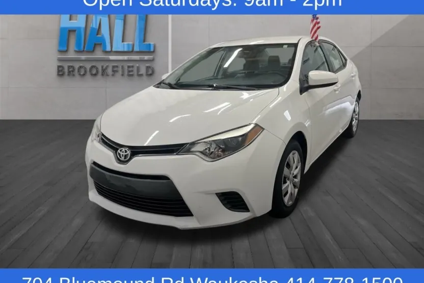 2015 Toyota Corolla LE photo 1