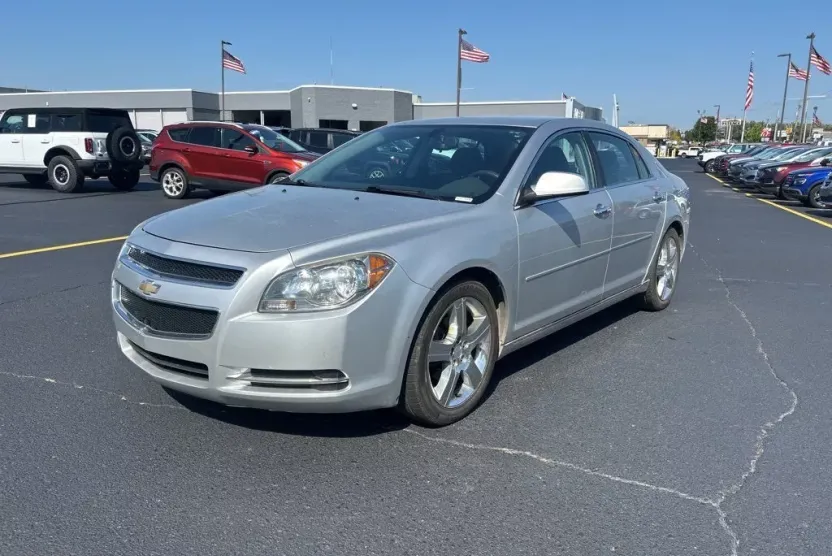 2012 Chevrolet Malibu 1LT photo 1