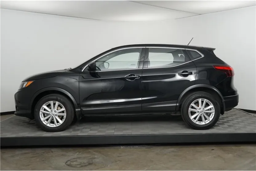 2018 Nissan Rogue Sport S photo 1
