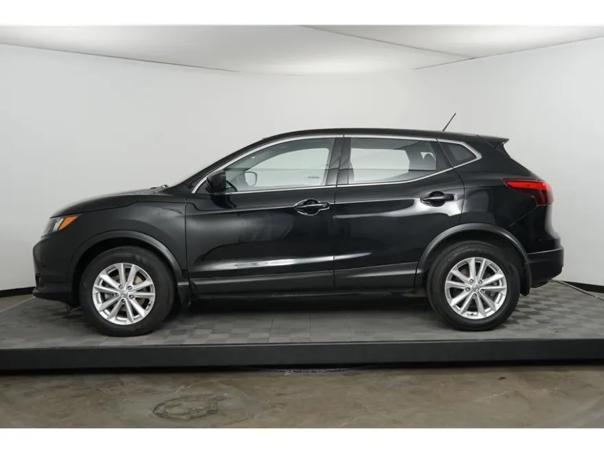 2018 Nissan Rogue Sport S photo 1