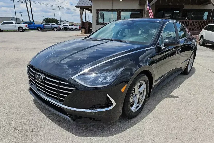 2022 Hyundai Sonata SE photo 1