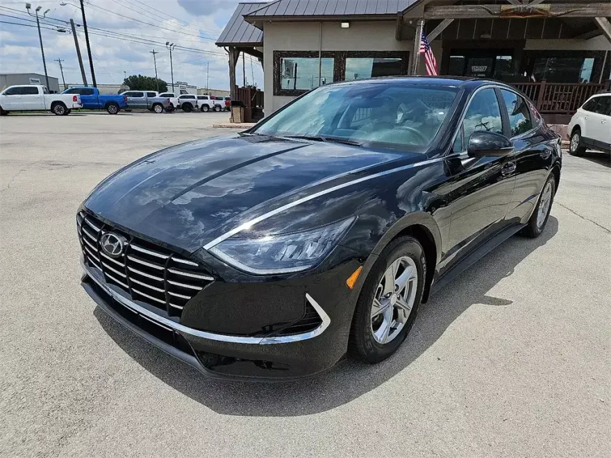 2022 Hyundai Sonata SE photo 1