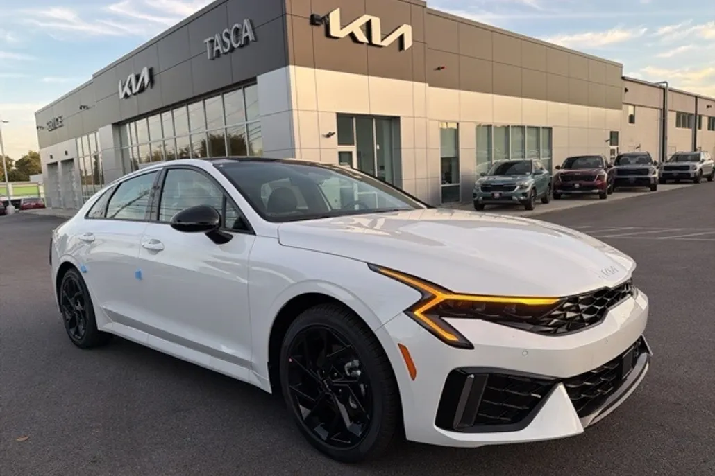 2026 Kia K5 GT-Line photo 1