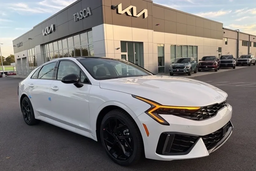 2026 Kia K5 GT-Line photo 1