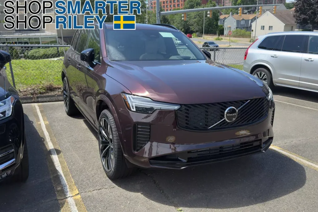 2026 Volvo XC90 T8 photo 1