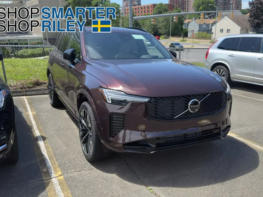 2026 Volvo XC90 T8 photo 1