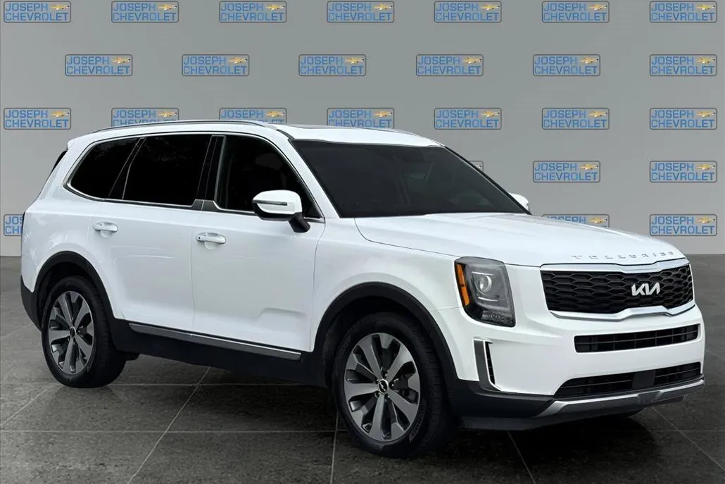 2022 Kia Telluride S photo 1