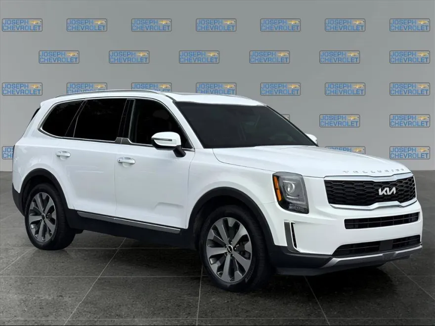 2022 Kia Telluride S photo 1