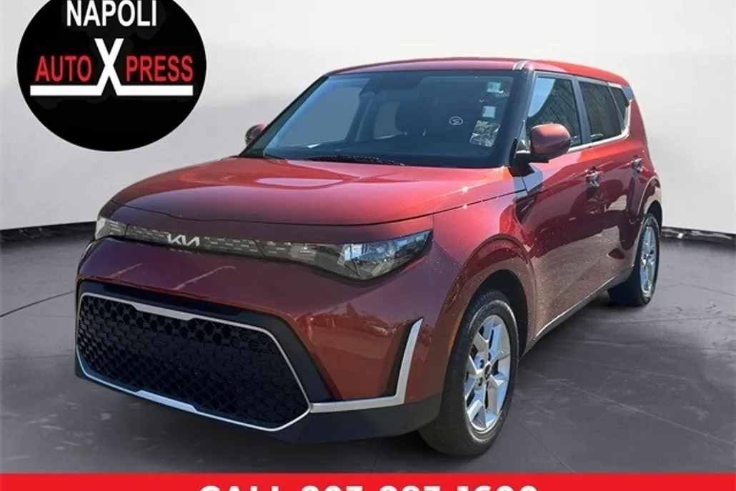 2023 Kia Soul LX photo 1