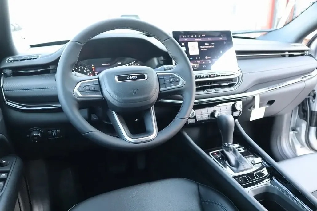 2026 Jeep Compass Latitude photo 1