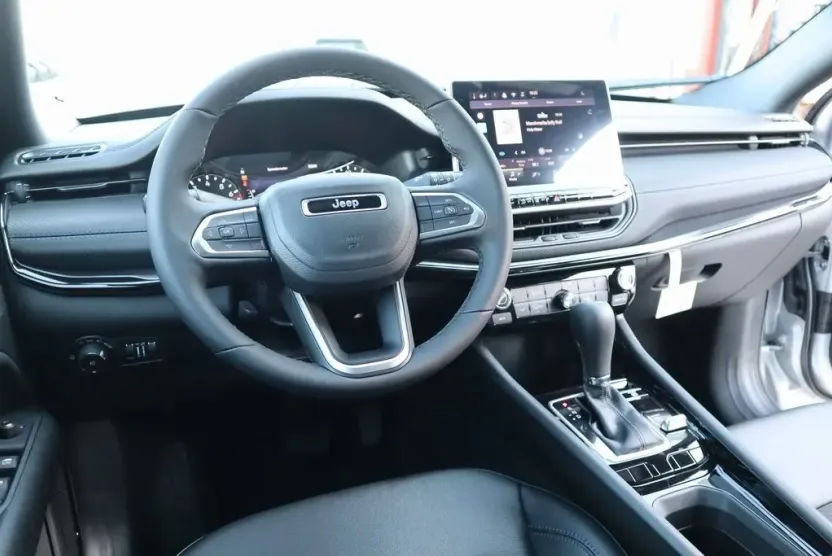 2026 Jeep Compass Latitude photo 1