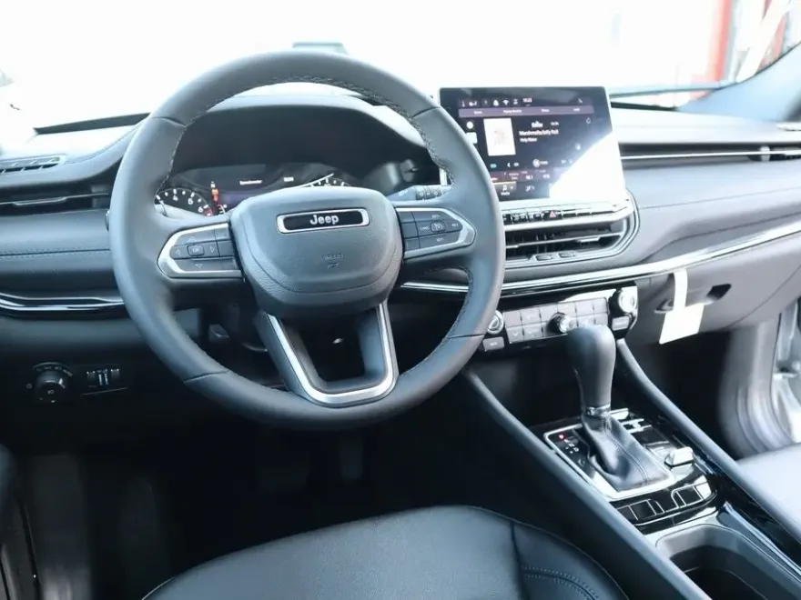 2026 Jeep Compass Latitude photo 1