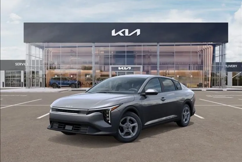 2025 Kia K4 LXS photo 1
