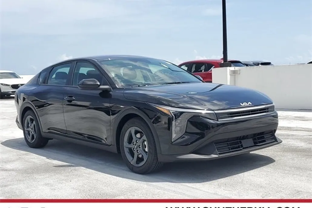 2025 Kia K4 LXS photo 1