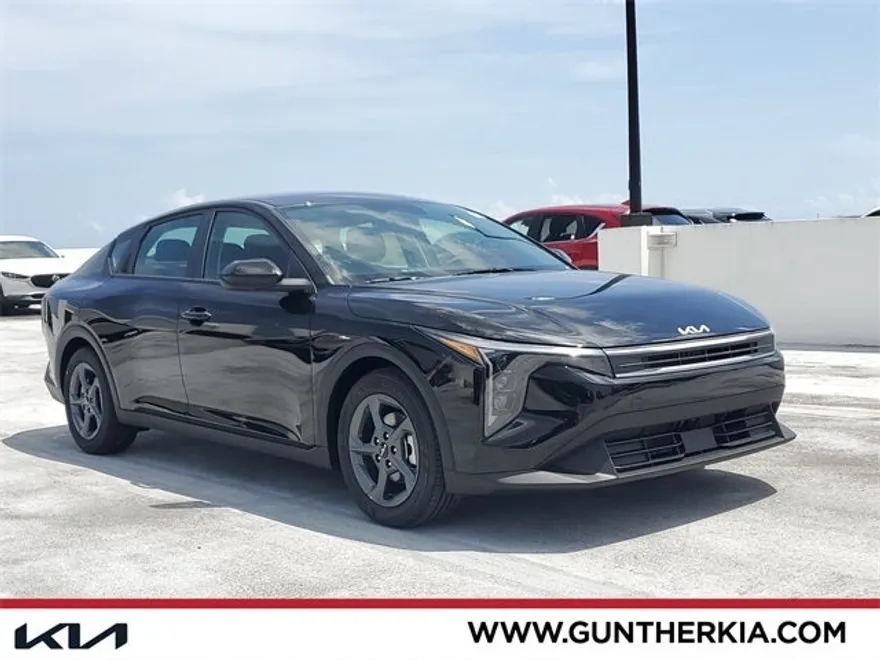2025 Kia K4 LXS photo 1