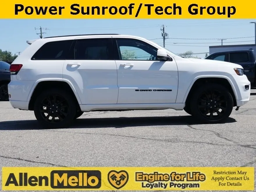 2022 Jeep Grand Cherokee Laredo X photo 1