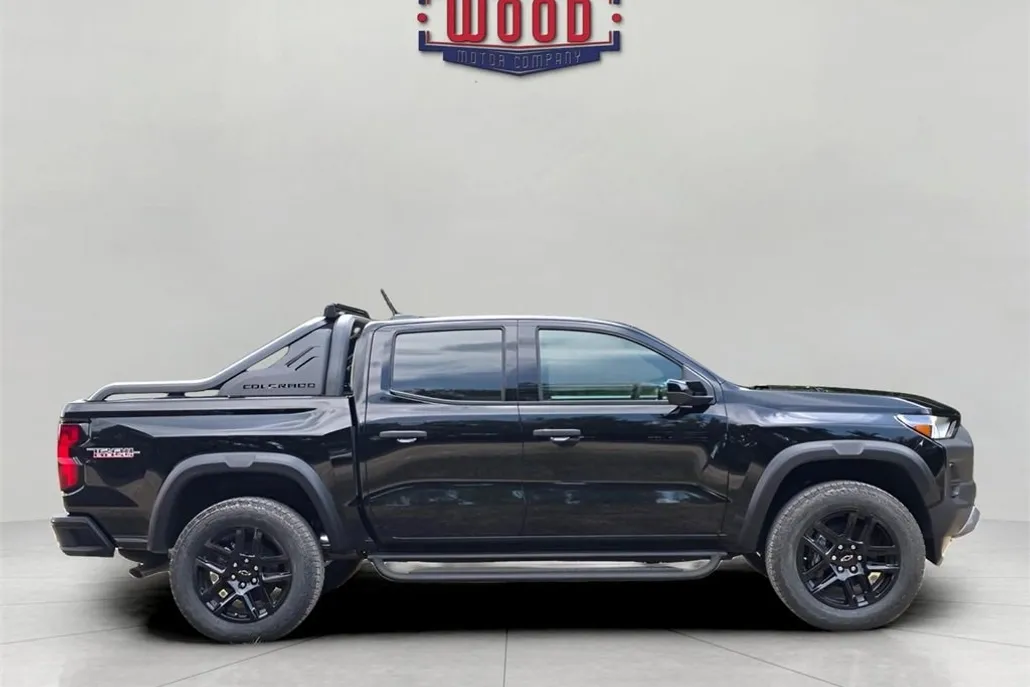 2025 Chevrolet Colorado Trail Boss photo 1