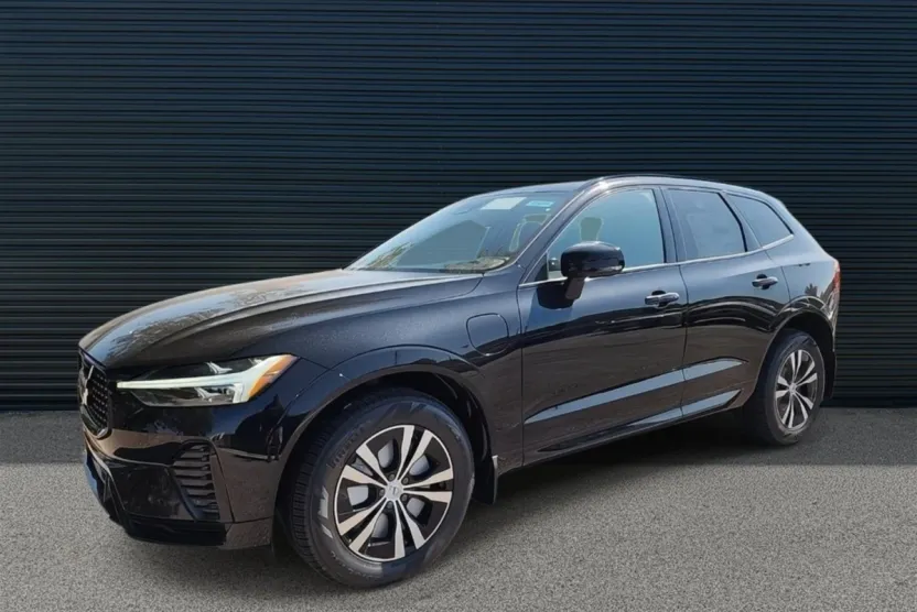 2025 Volvo XC60 Hybrid T8 Core photo 1