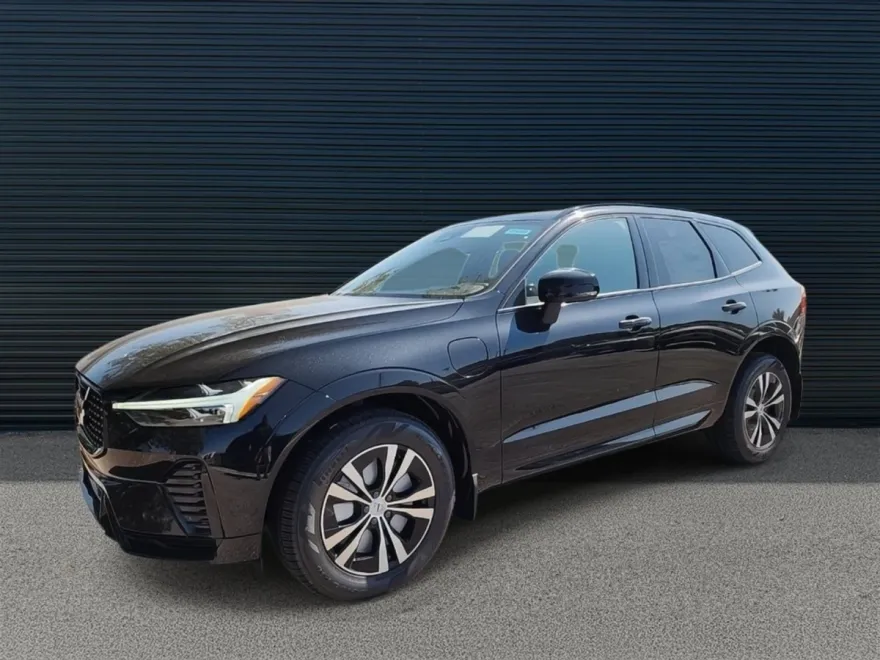 2025 Volvo XC60 Hybrid T8 Core photo 1