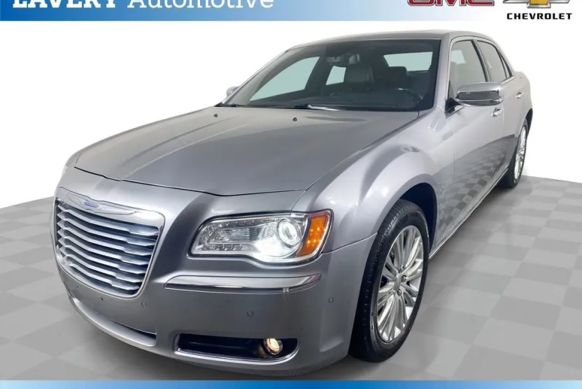 2013 Chrysler 300 photo 1