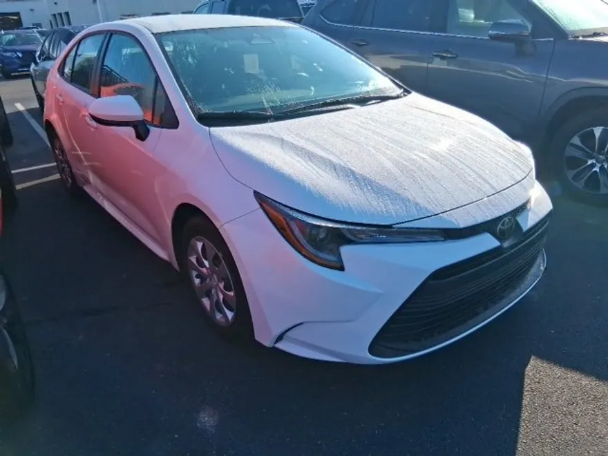 2024 Toyota Corolla LE photo 1