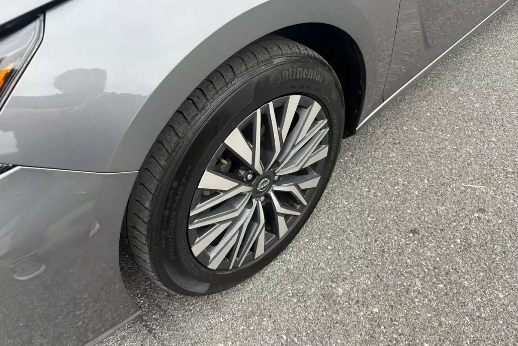 2024 Nissan Altima 2.5 SV photo 1