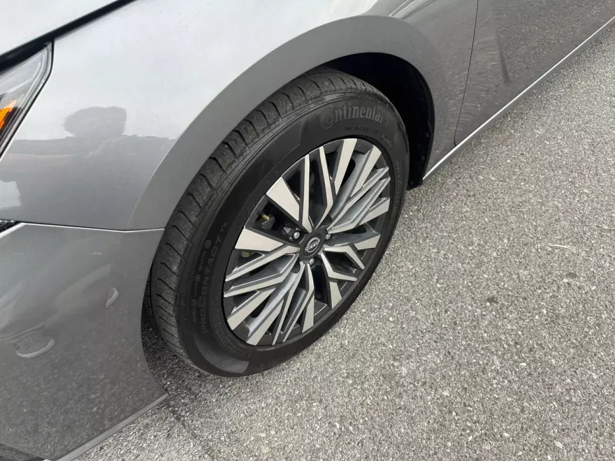 2024 Nissan Altima 2.5 SV photo 1