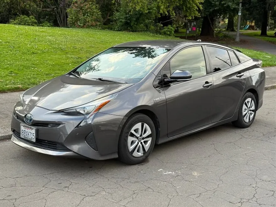 2018 Toyota Prius Two photo 1