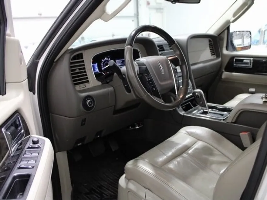 2015 Lincoln Navigator photo 1