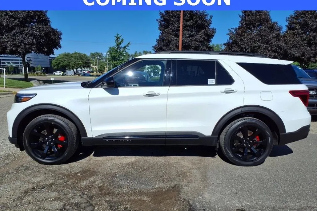 2023 Ford Explorer ST photo 1