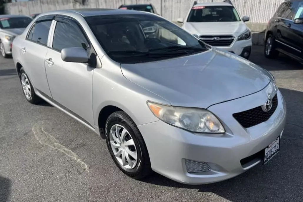 2010 Toyota Corolla LE photo 1