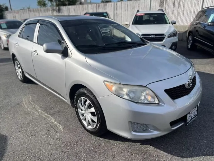 2010 Toyota Corolla LE photo 1
