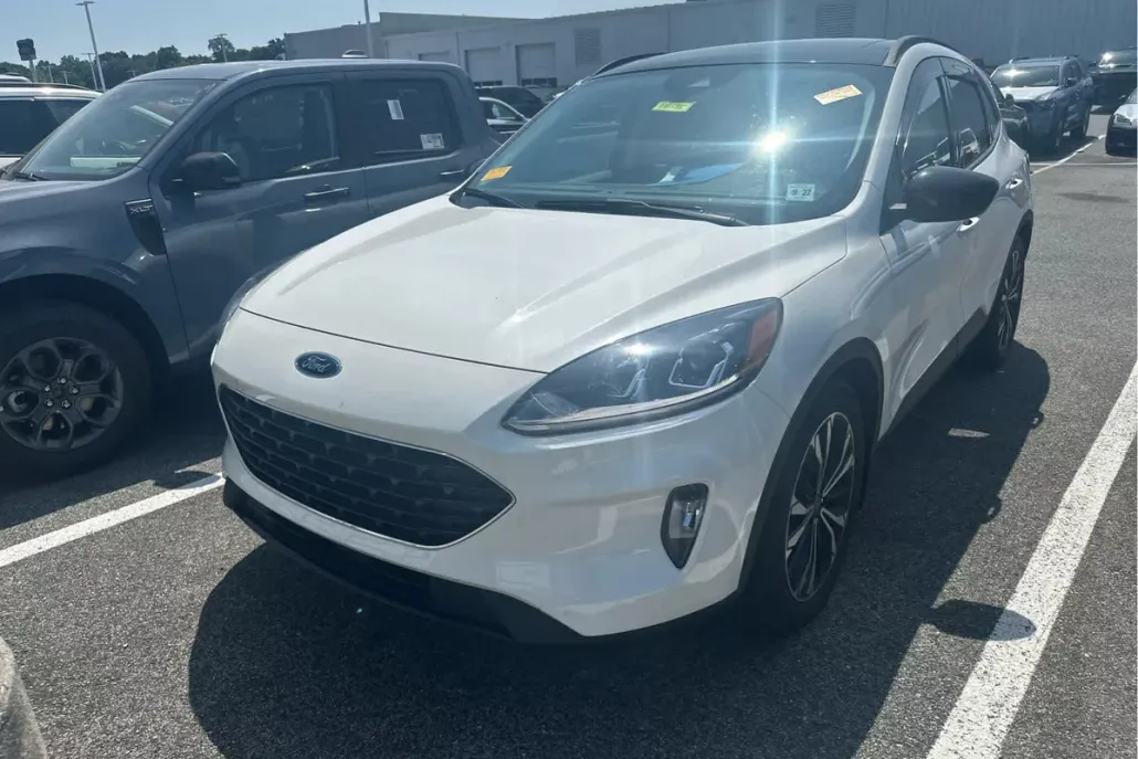 2022 Ford Escape SEL photo 1