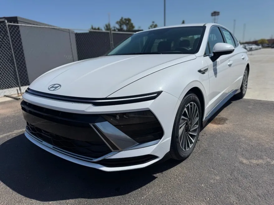 2025 Hyundai Sonata Hybrid SEL photo 1