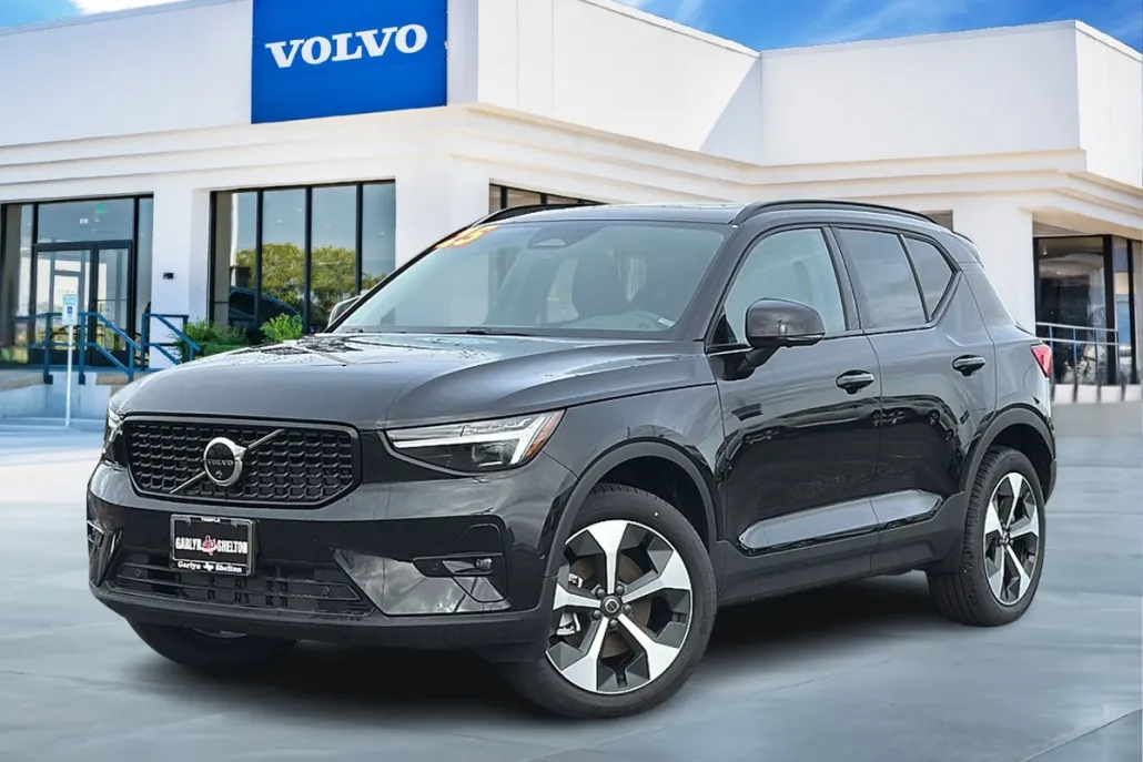 2025 Volvo XC40 Plus photo 1