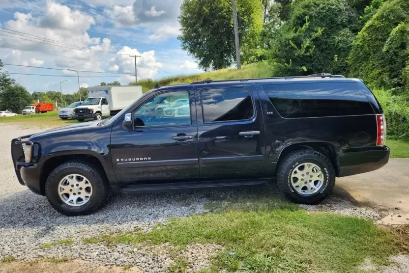 2008 Chevrolet Suburban 1500 LTZ photo 1