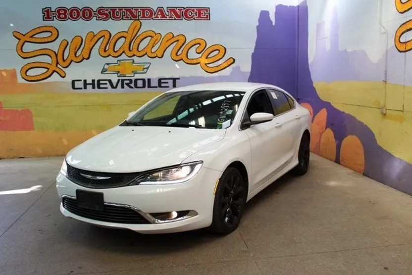 2016 Chrysler 200 Limited photo 1