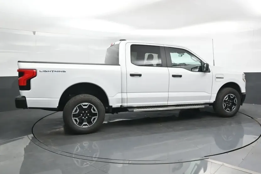 2023 Ford F-150 Lightning photo 1